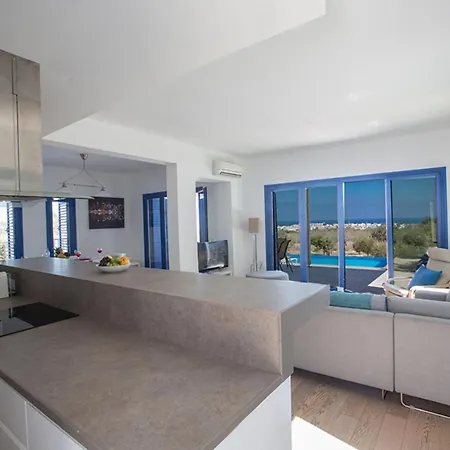 Luxury 4 Bedroom With Private Pool, 1237 *