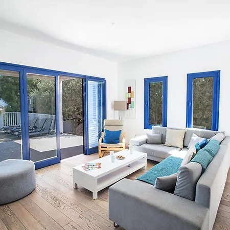 Luxury 4 Bedroom With Private Pool, 1237 Protaras