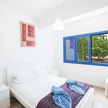 Luxury 4 Bedroom With Private Pool, 1237 Protaras